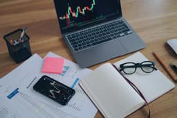 Menyusun Trading Plan Hari Minggu: Kunci Menghadapi Pembukaan Pasar Senin Pagi dengan Tenang