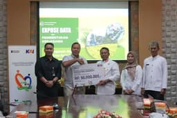 KAI Daop 2 Bandung Salurkan TJSL Lebih dari Rp1,1 Miliar di Tahun 2025