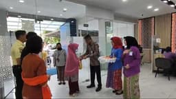 Semarak Hari Pelanggan Nasional, BRI BO Tanjung Priok Sambut Nasabah Hangat dalam Balutan Wastra Nusantara