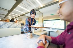 Selama Bulan Ramadhan, Kuliner Kereta Siapkan Menu Takjil untuk Penumpang Kereta Api