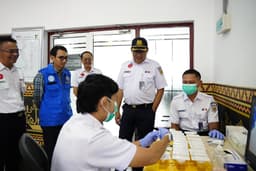 Pastikan Angkutan Lebaran 2026 Aman, KAI Divre IV Tanjungkarang Gandeng BNN Lampung Gelar Tes Narkoba Petugas KA