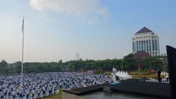 Didukung Embassy of India, Unesa Pecahkan Rekor MURI dengan Peserta Disabilitas Terbanyak dalam Yoga Bersama