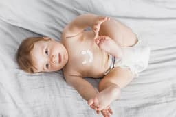 Kenali Kandungan Skincare Bayi: Mana yang Aman, Mana yang Sebaiknya Dihindari
