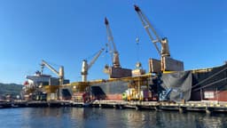 Pasokan Pupuk Terjaga, Pelabuhan Tanjung Wangi Catat Aktivitas Positif Awal Tahun