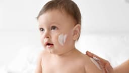 5 Kandungan Penting dalam Skincare Bayi yang Wajib Diperhatikan Orang Tua