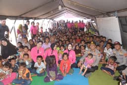 Kapolda NTT dan Ketua Bhayangkari Hadir untuk Warga Sikka, dari Trauma Healing hingga Bantuan Bayi dan Balita