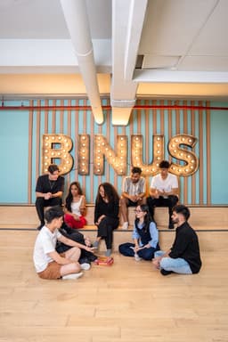 Perbandingan Kampus S1 International vs Branch Campus: Keunggulan Program S1 International di Indonesia