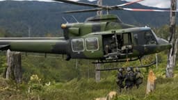   Di Tengah Ancaman Konflik, 11 Prajurit Koops TNI Habema Evakuasi Warga Ugimba dengan Dua Helikopter