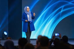 From Hired to Chosen: How Experienced Coaches Are Building USD 1K–5K Income Streams by Owning Their Authority — Not Chasing Organisations